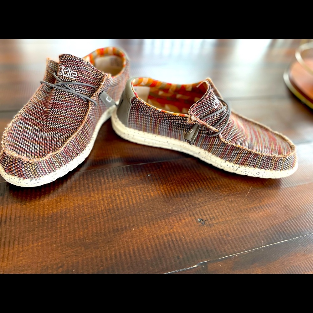 Hey Dudes, multicolor.